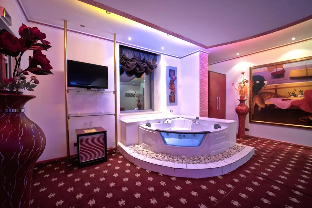 טיראנה Hotel Rosa Blu 4*,