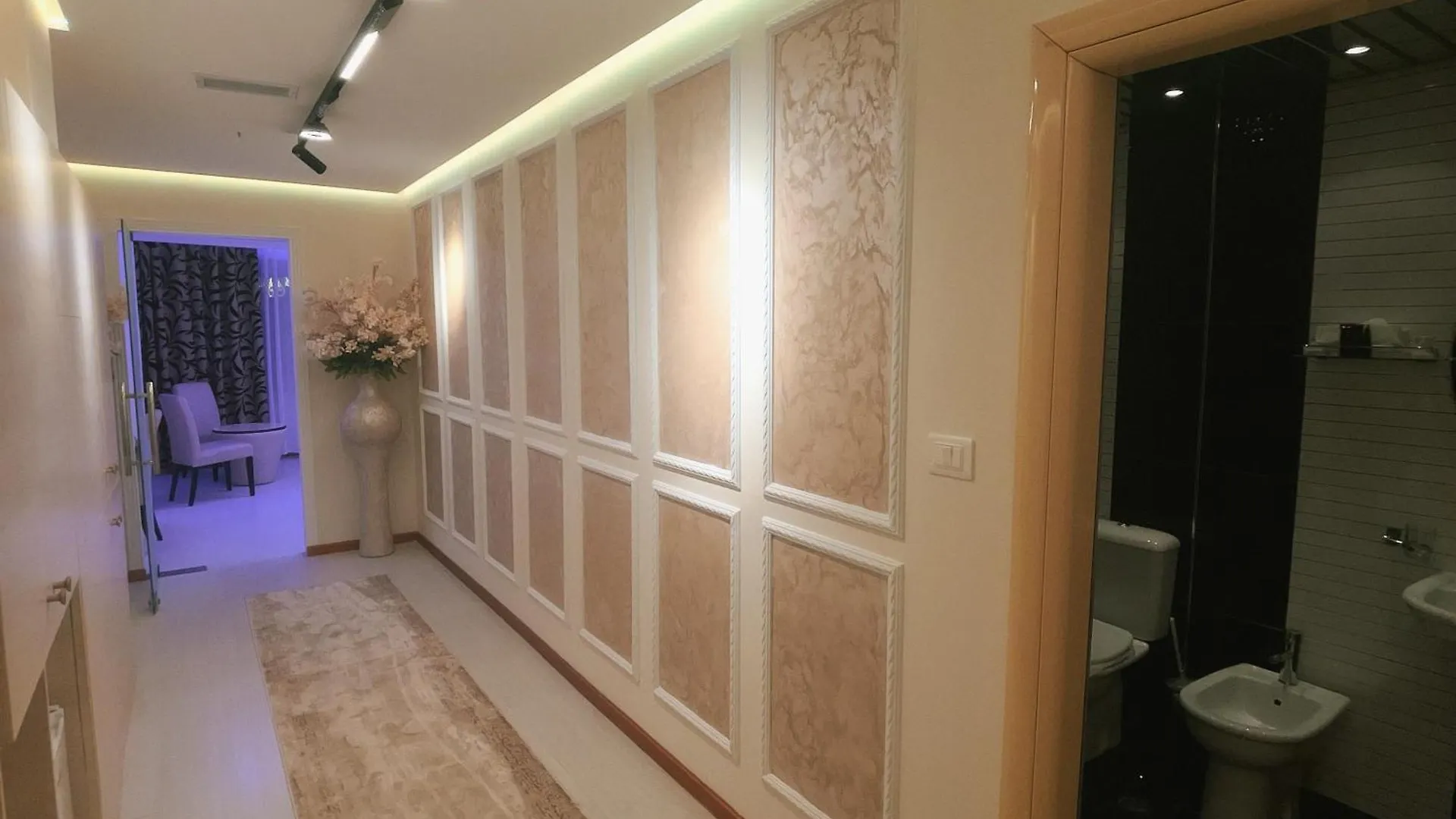 טיראנה Hotel Rosa Blu 4*,  אלבניה