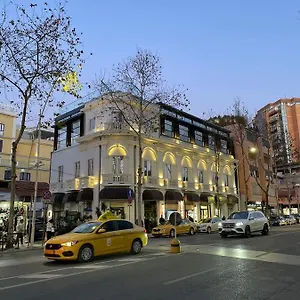 https://the-crown-boutique-hotel-spa.hotels-in-tirana.com